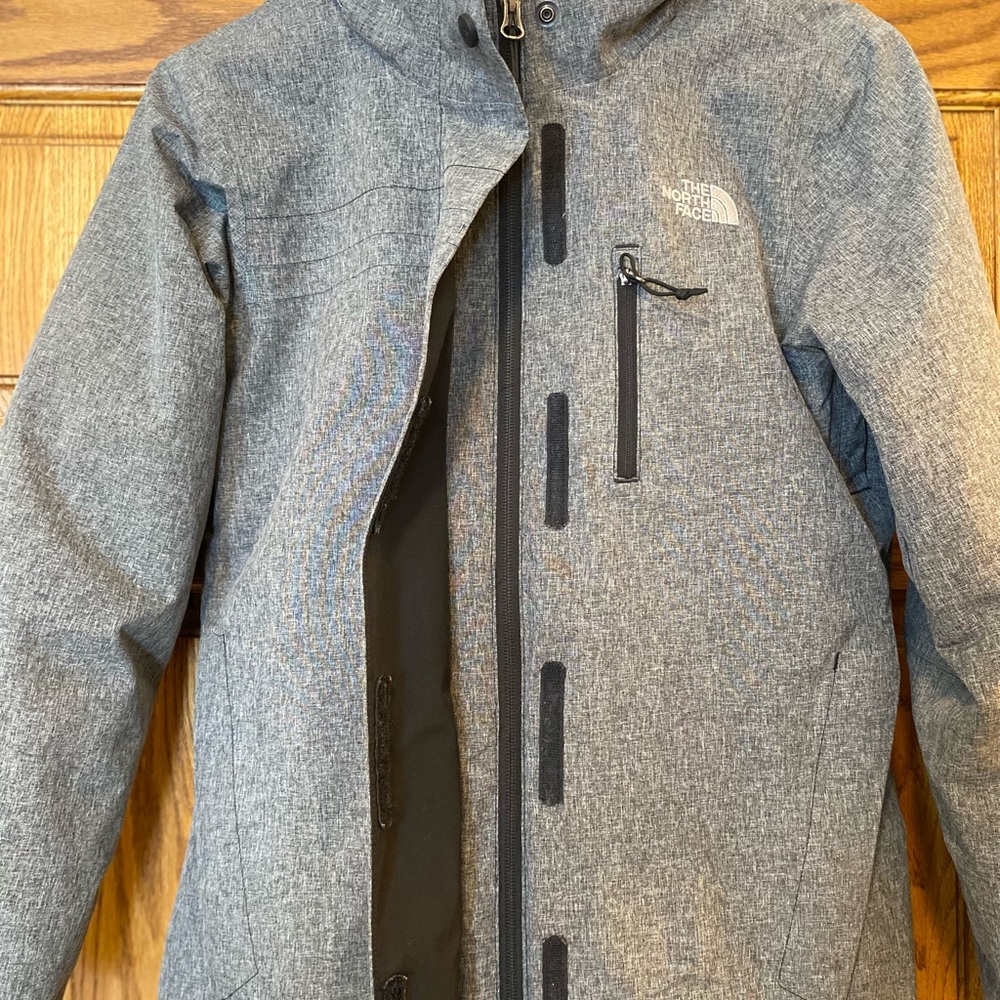 The North Face Women’s 3-in-1 HyVent Triclimate Jacket – XS -Zip-Out Liner - Picture 3 of 8